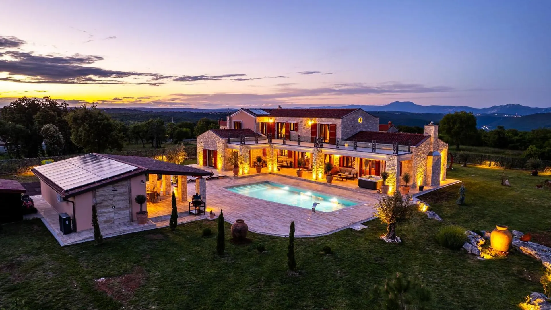 Villa Antea For 10 People Near Barban With Heated Pool 75 M2 - Welness & Large Garden Hrboki